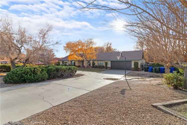 Single-family house For Sale in Apple Valley, California