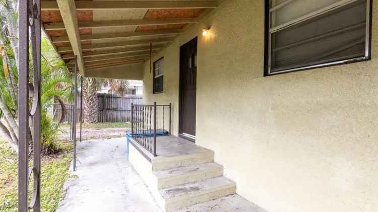 Multi-family house For Sale in 2029, Palm Terrace, Florida