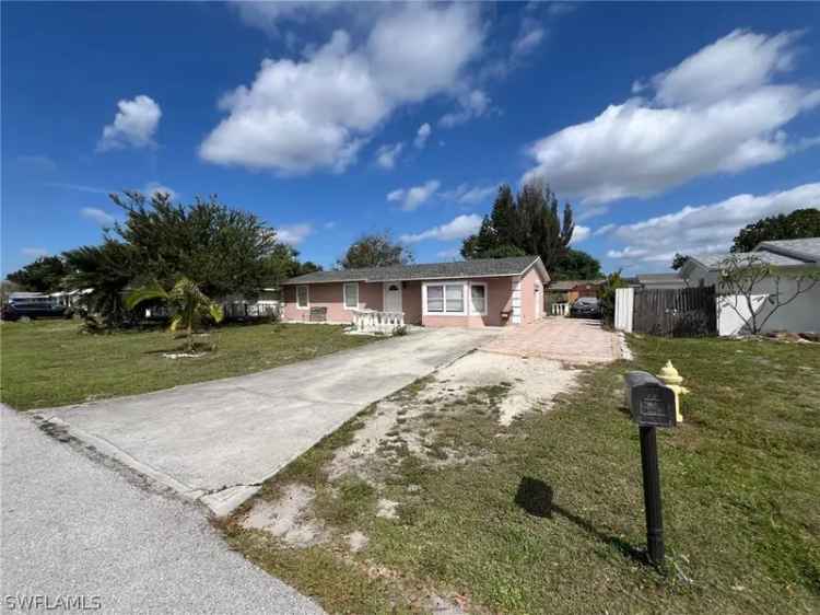 Single-family house For Sale in Lehigh Acres, Florida