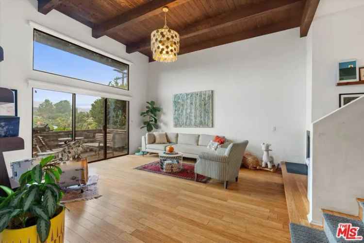 Condo For Sale in 2998, Hyperion Avenue, Los Angeles, California