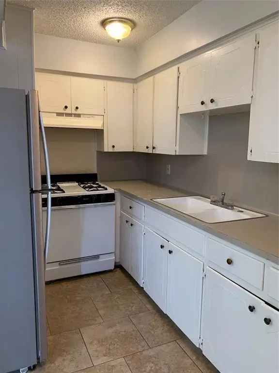 Apartment For Rent in 820, East Houston Street, Cleveland, Texas