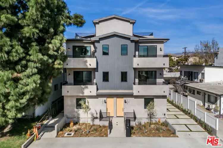 Multi-family house For Sale in 10819, Morrison Street, Los Angeles, California