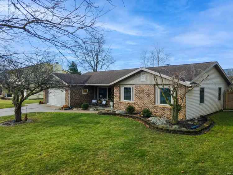 Single-family house For Sale in 15107, Gemini Drive, Huntertown, Indiana