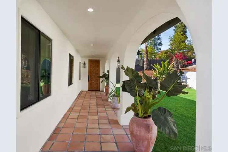 Single-family house For Sale in 8843, Mariposa Street, La Mesa, California