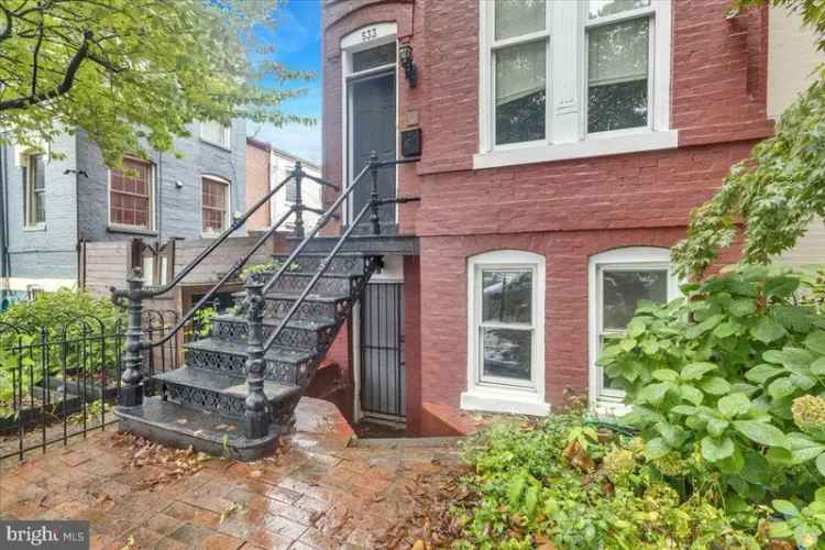 House For Sale in 533, 5th Street Northeast, Washington, District of Columbia