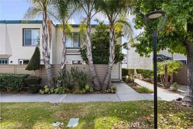 Single-family house For Sale in 8134, Firth Green, Buena Park, California