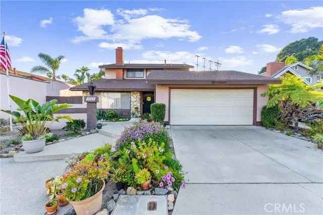 Single-family house For Sale in 3369, California Street, Costa Mesa, California