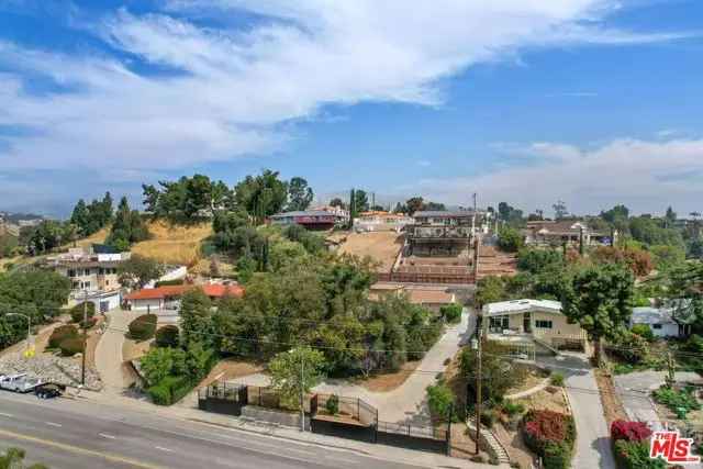 Single-family house For Sale in 17823, Rinaldi Street, Los Angeles, California