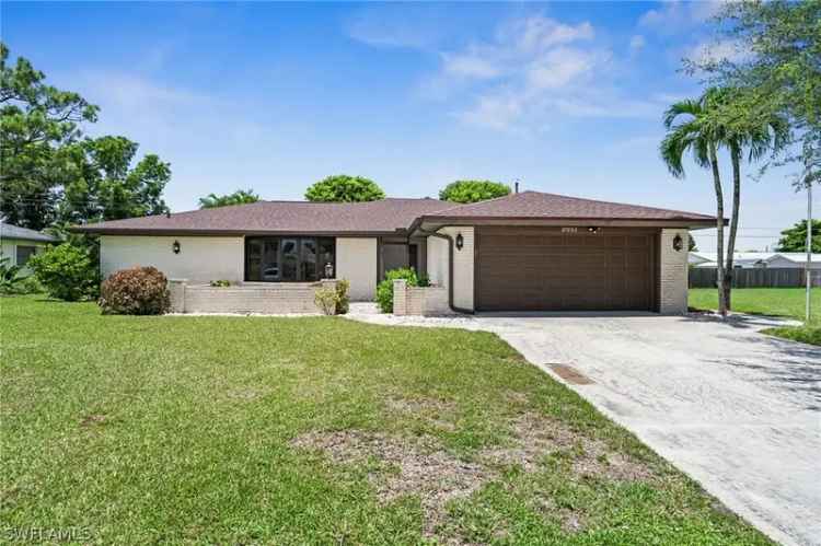 Single-family house For Sale in Bonita Springs, Florida