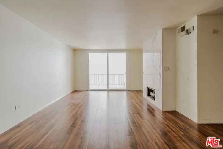 Condo For Sale in 421, South La Fayette Park Place, Los Angeles, California