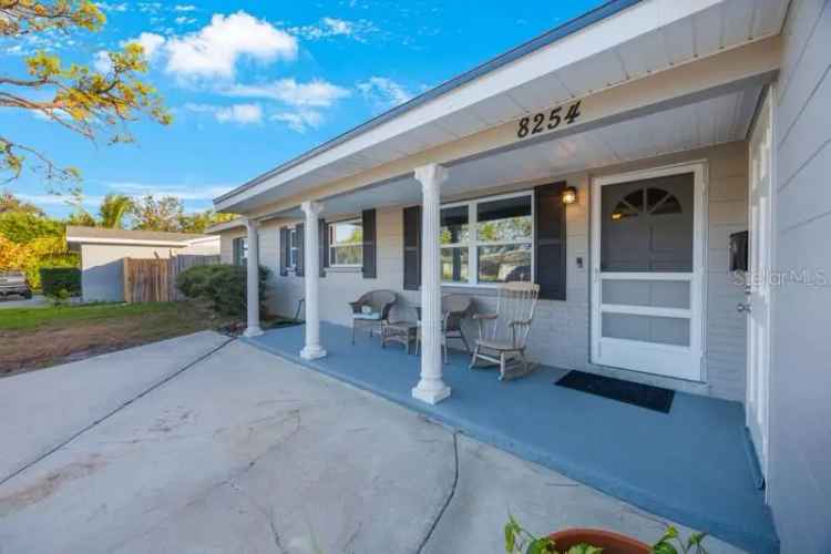 Single-family house For Sale in 8254, 40th Avenue North, Saint Petersburg, Florida