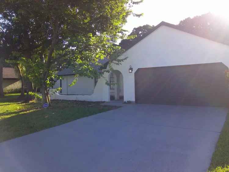 Single-family house For Sale in 2433, Southeast Gowin Drive, Port Saint Lucie, Florida