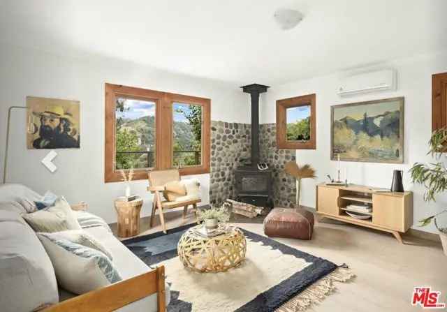 Single-family house For Sale in 1810, Arteique Road, Topanga, California