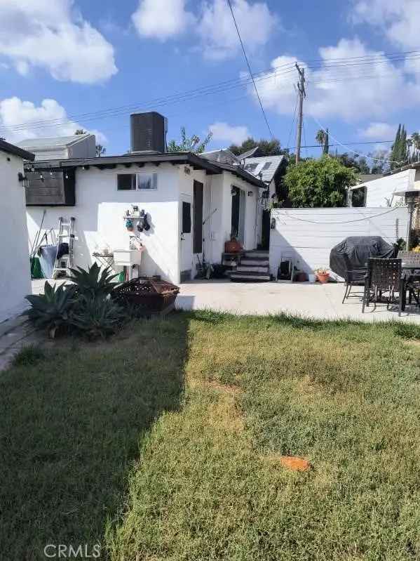 Single-family house For Sale in 3918, Portola Avenue, Los Angeles, California