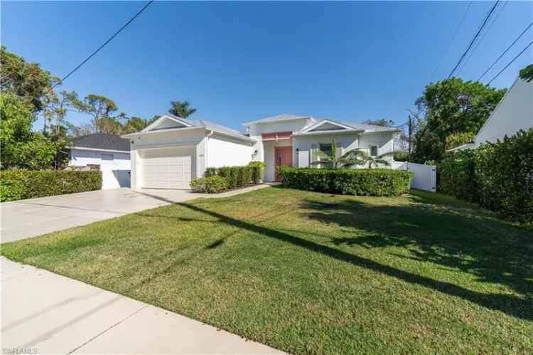 Single-family house For Sale in 8085, Bayshore Drive, East Naples, Florida