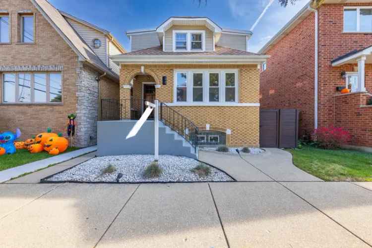 Multi-family house For Sale in 3945, North Newland Avenue, Chicago, Illinois