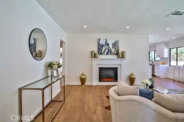 Single-family house For Sale in 5851, Riverton Avenue, Los Angeles, California