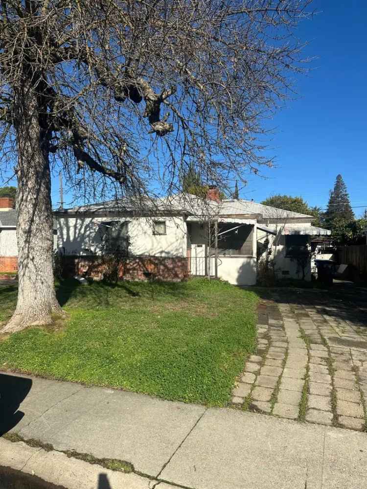 Single-family house For Sale in 5615, 7th Avenue, Sacramento, California