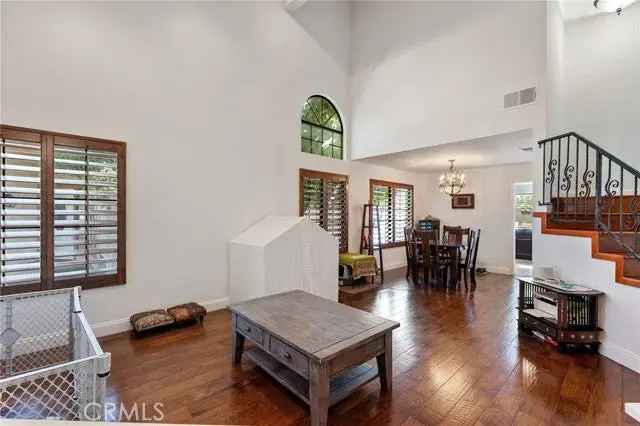 Single-family house For Sale in 4010, Lost Springs Drive, Calabasas, California