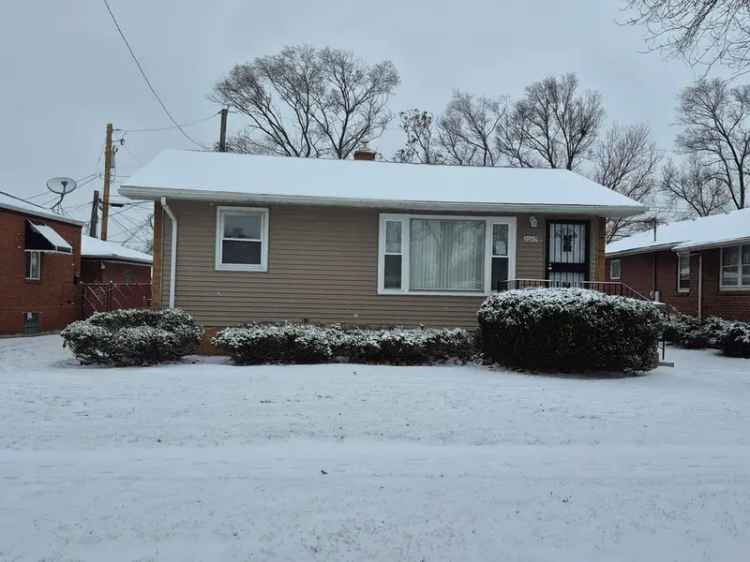 Single-family house For Sale in 2049, Monroe Lane, Gary, Indiana