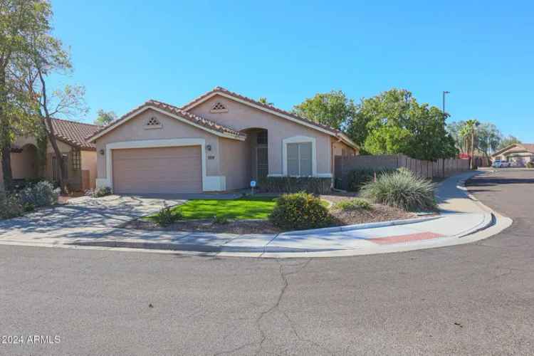 Single-family house For Sale in 18116, North Catherine Drive, Surprise, Arizona