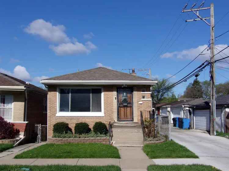 Single-family house For Sale in 9314, South Colfax Avenue, Chicago, Illinois