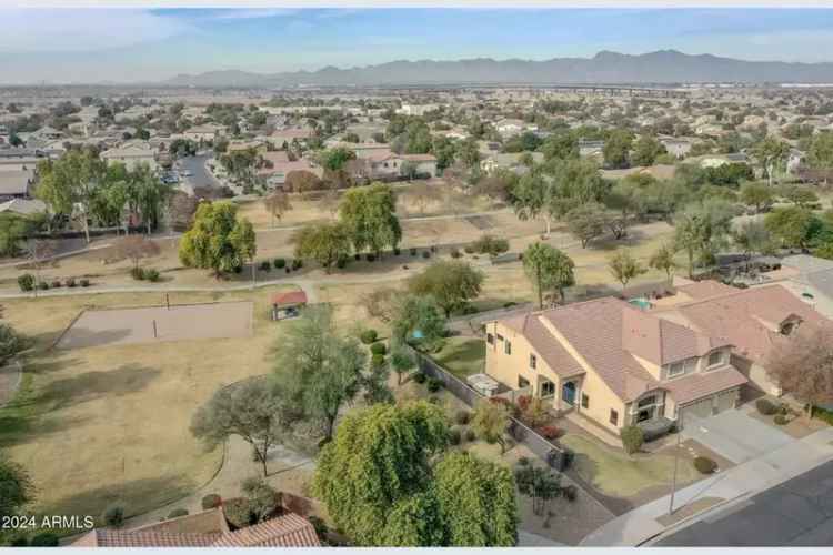 Single-family house For Sale in 912, North 164th Drive, Goodyear, Arizona