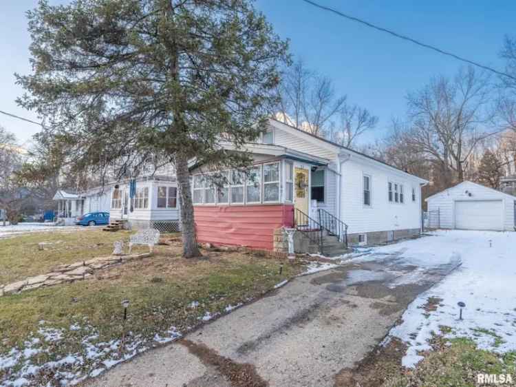 Single-family house For Sale in 601, Northeast Rock Island Avenue, Peoria, Illinois