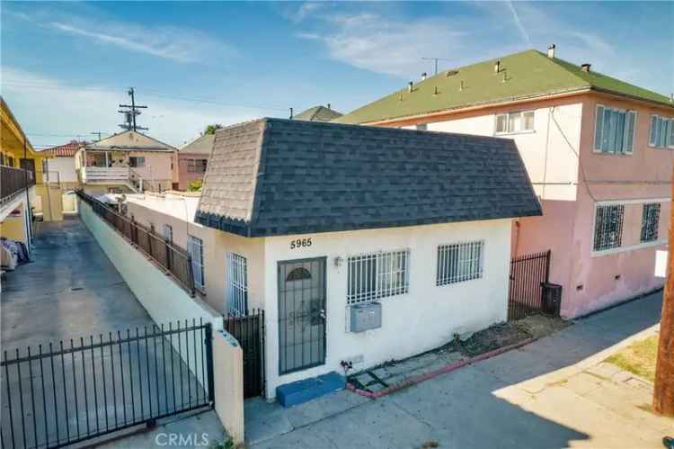 Multi-family house For Sale in 5965, West Boulevard, Los Angeles, California