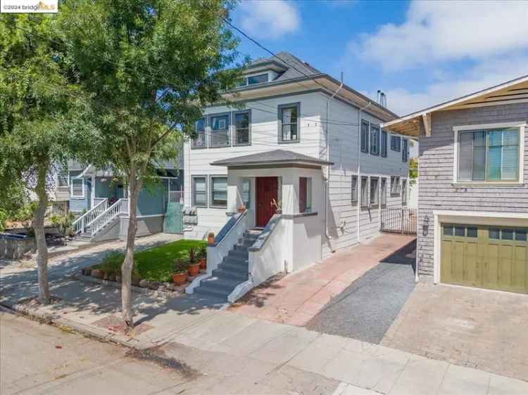 Multi-family house For Sale in 624, 60th Street, Oakland, California