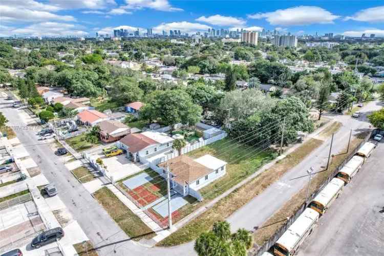 Single-family house For Sale in 2490, Northwest 60th Street, Hialeah, Florida