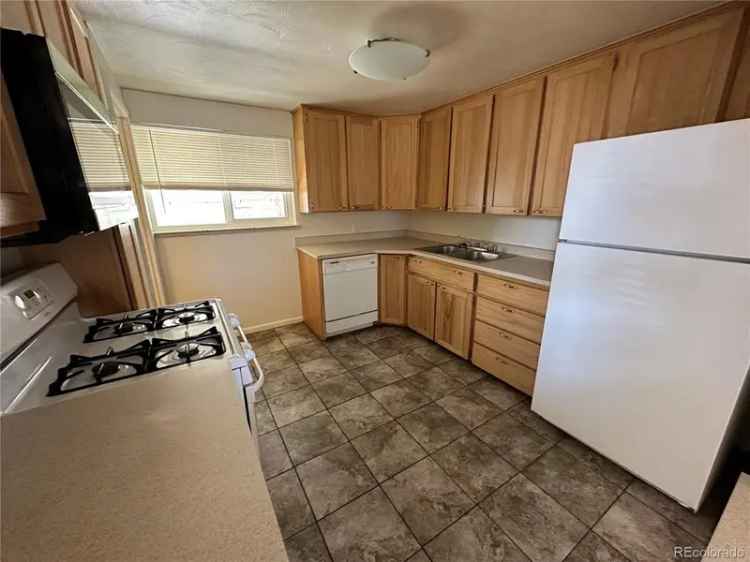 Single-family house For Sale in Denver, Colorado