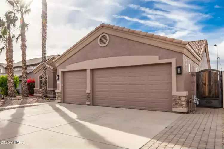 Single-family house For Sale in 568, North Falcon Drive, Gilbert, Arizona