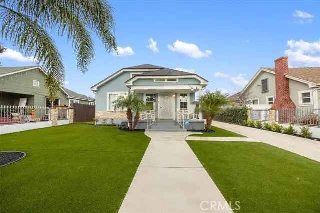 Single-family house For Sale in Long Beach, California