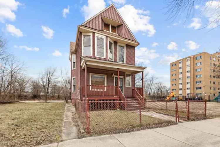 Multi-family house For Sale in 7028, South Parnell Avenue, Chicago, Illinois