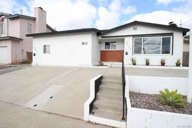 Single-family house For Sale in 7454, Batista Street, San Diego, California