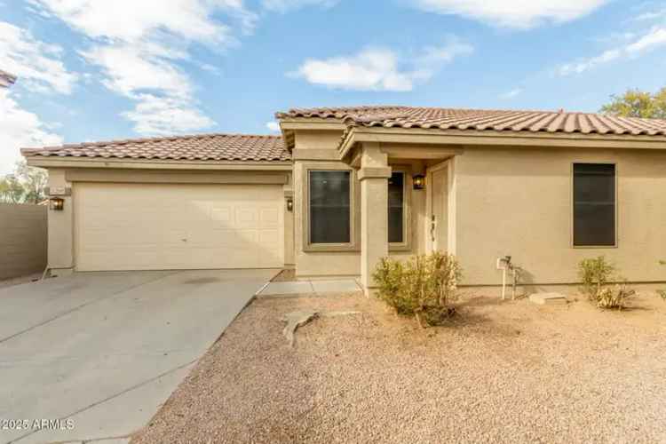 Single-family house For Sale in 2298, East Hazeltine Way, Chandler, Arizona