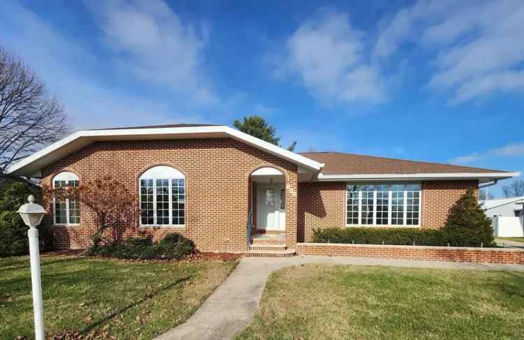 Single-family house For Sale in 840, East Union Street, Manchester, Iowa