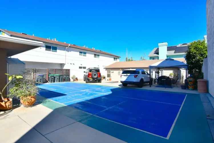 Multi-family house For Sale in Costa Mesa, California