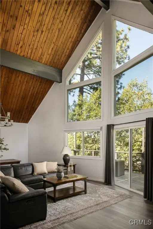 Single-family house For Sale in Lake Arrowhead, California