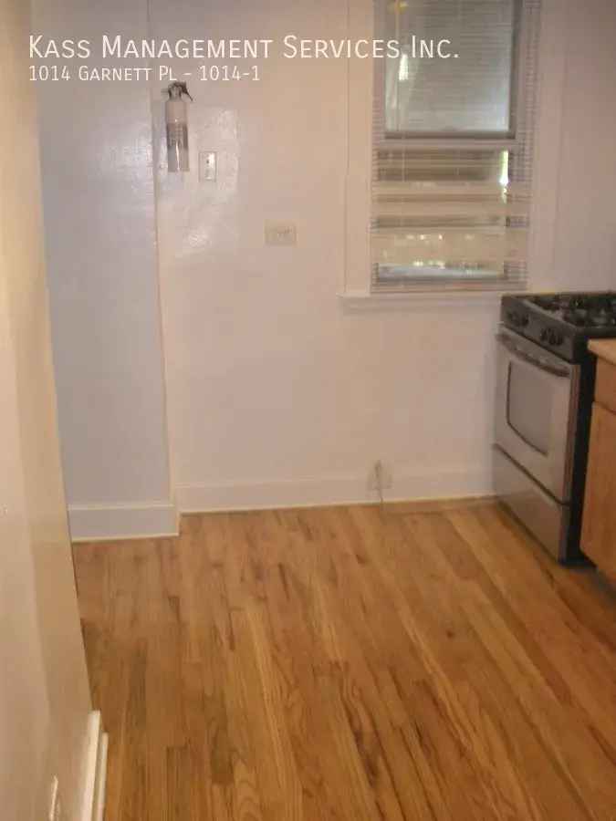 3 Bedroom 1 Bathroom Apartment near Northwestern University