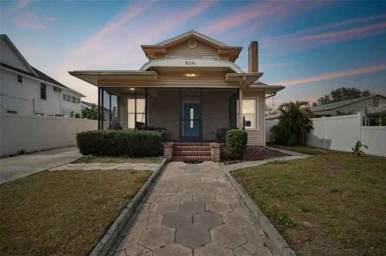 Single-family house For Sale in 834, 11th Street North, Saint Petersburg, Florida