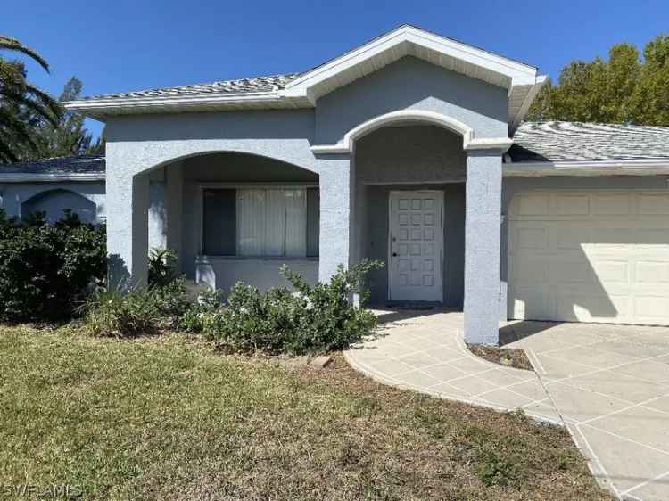 Single-family house For Sale in Cape Coral, Florida