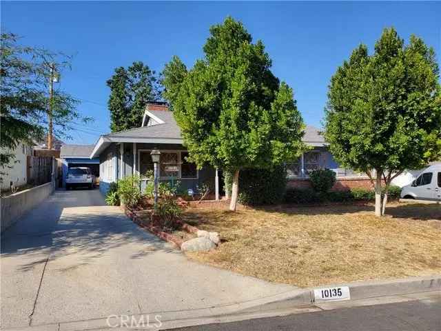 Single-family house For Sale in 10135, Scoville Avenue, Los Angeles, California