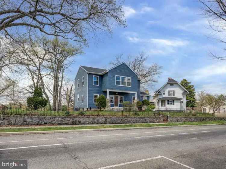 Single-family house For Sale in 1711, 25th Street Southeast, Washington, District of Columbia