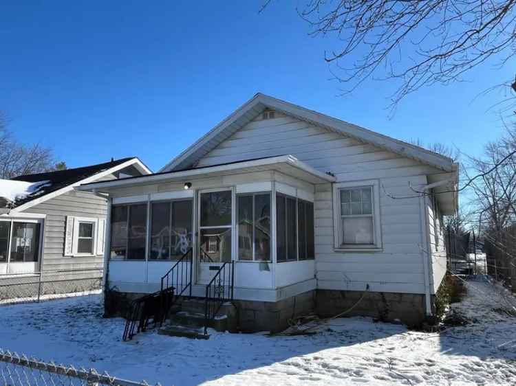 Single-family house For Sale in 1717, West 11th Street, Muncie, Indiana