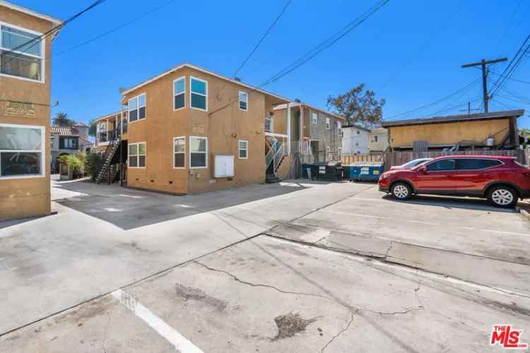 Multi-family house For Sale in 2743, South Redondo Boulevard, Los Angeles, California