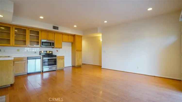 Multi-family house For Sale in 4529, Colfax Avenue, Los Angeles, California