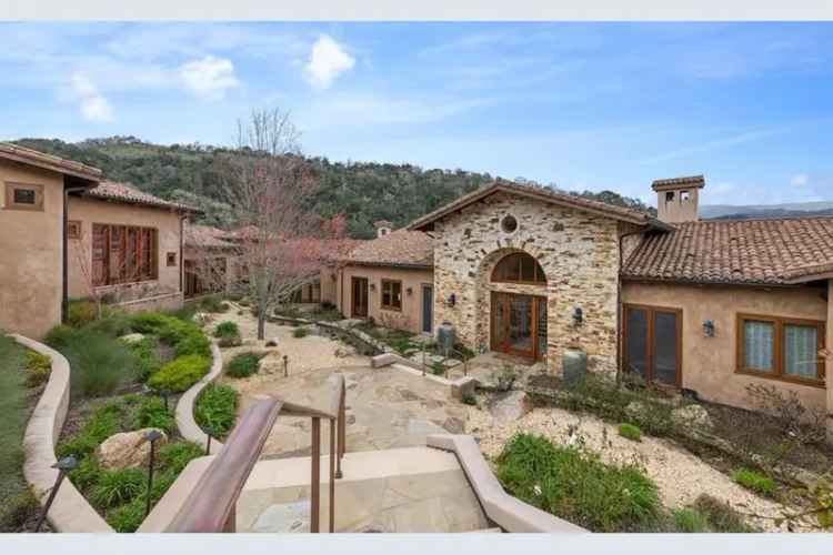 Single-family house For Sale in Carmel Valley, California