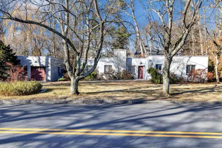 Single-family house For Sale in 16, Edgewood Road, Fairfield, Connecticut